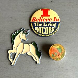 VTG Unicorn Keepsakes Collectibles -Button Sun Catcher Pill Box Tiny Case RARE